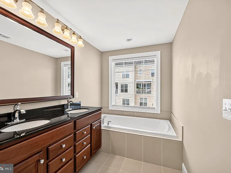14862 Potomac Branch Dr — Photo 41