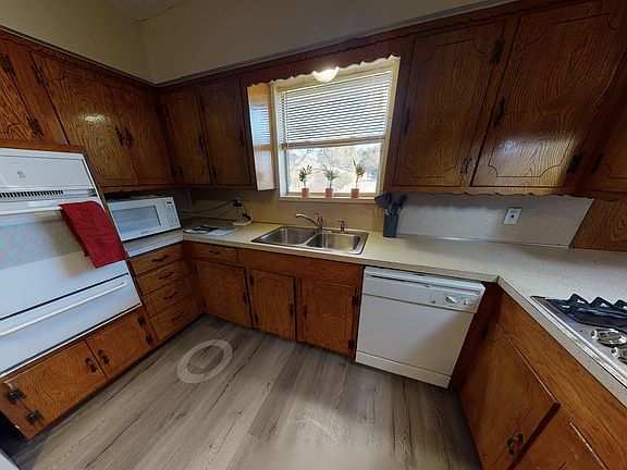2nd image of 4106 Skyline Dr #18105626
