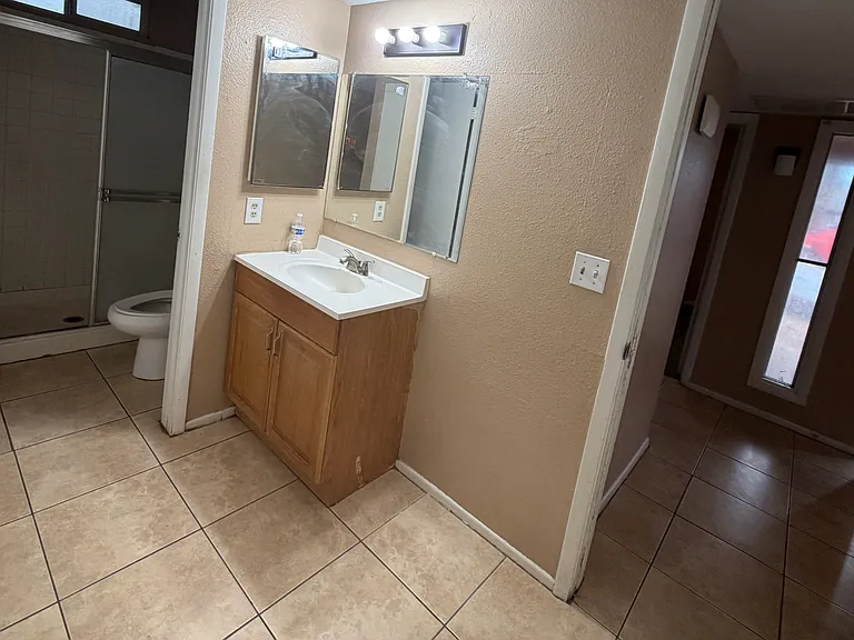 7979 W Devonshire Ave — Photo 17