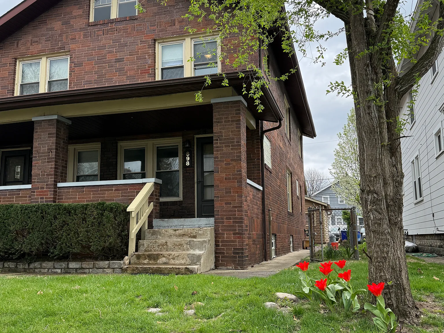 3 bed, 1200 sqft, $1,759 — Photo 2