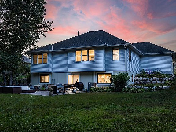 4th image of 713 Ivanhoe Dr
