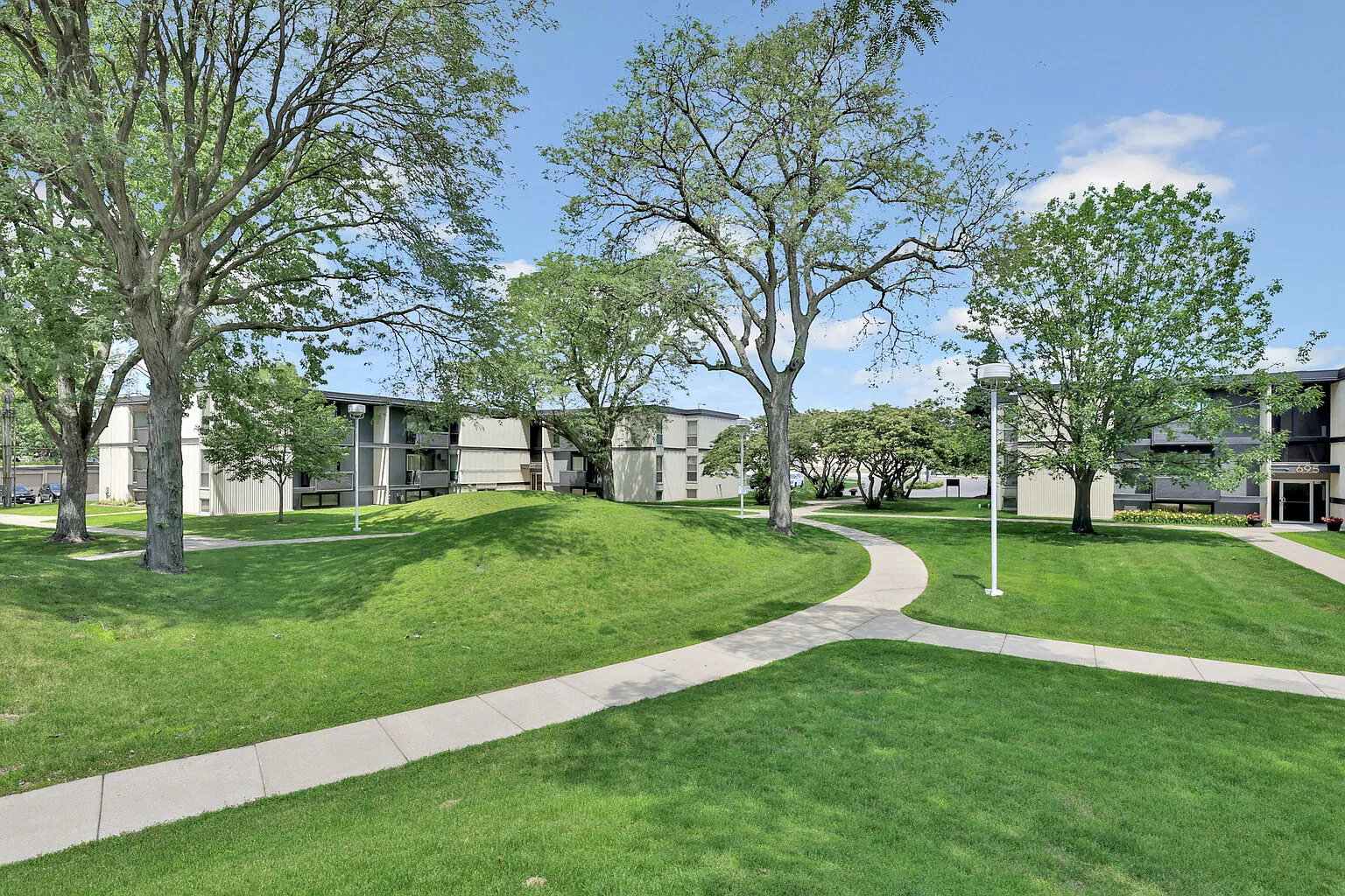 South Pointe Apartments — Photo 4