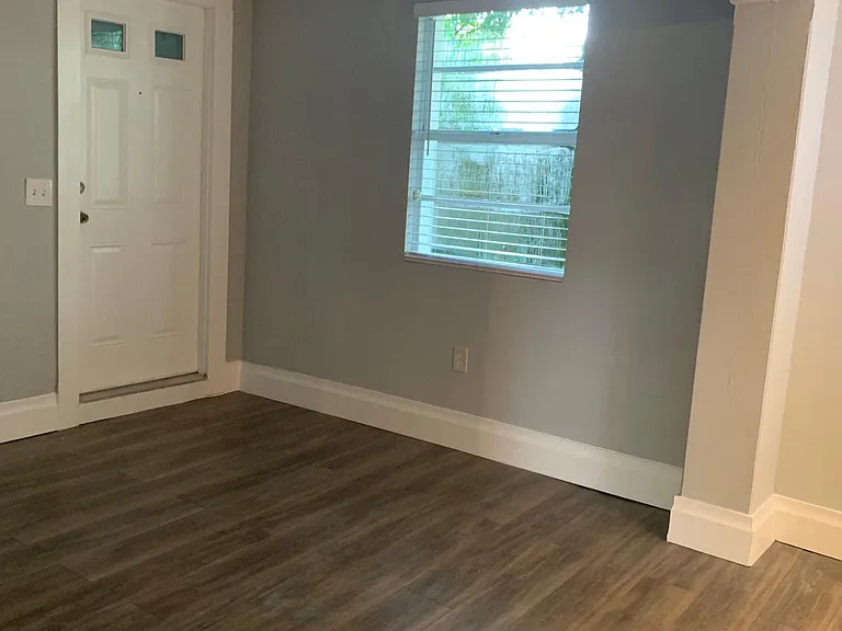202 W Emma St — Photo 6