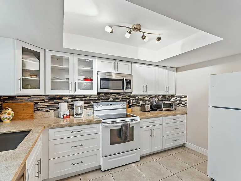 3036 Park Ave — Photo 9