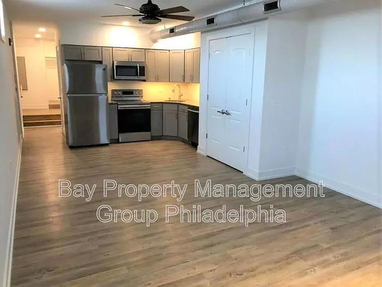 221 W Main St #3 — Photo 1