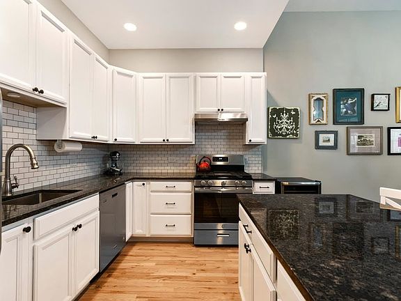 4th image of 1760 W Wrightwood Ave APT 103