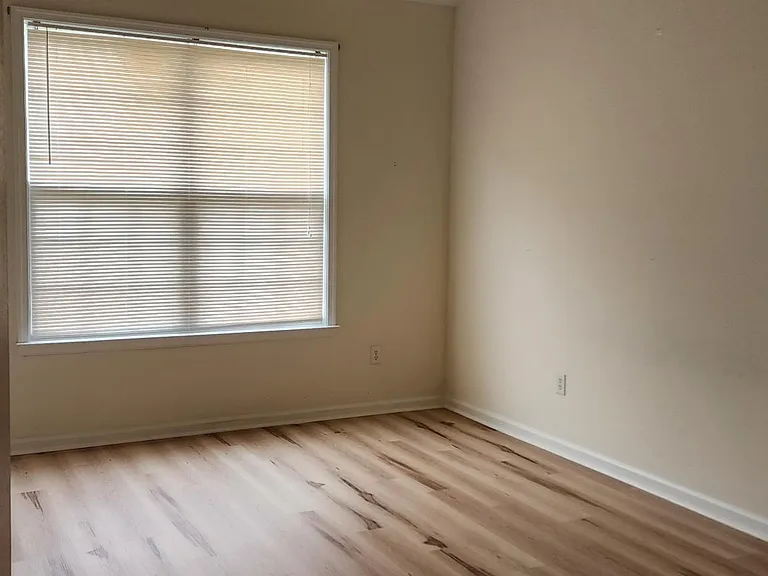 124 Sandridge Ct — Photo 5