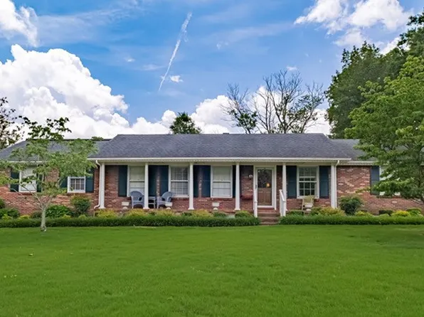 301 Lannom Cir, Tullahoma, TN 37388