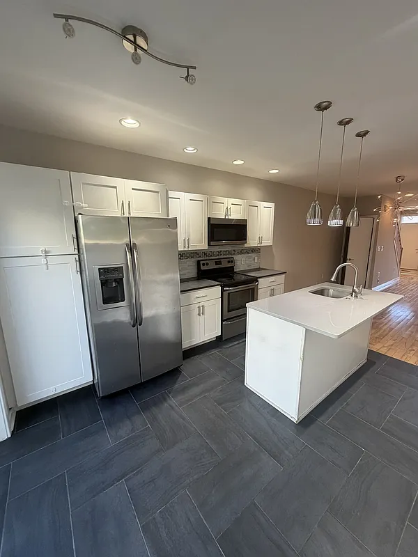 3 bed, 1.5 bath, $1,650 — Photo 4