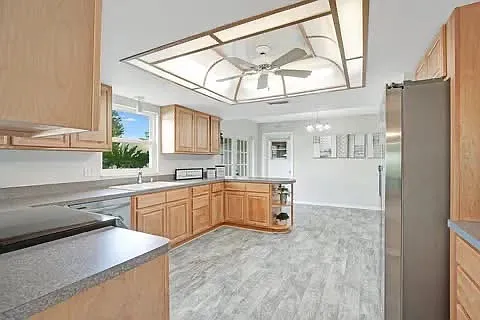 3 bed, 1904 sqft, $2,385 — Photo 4