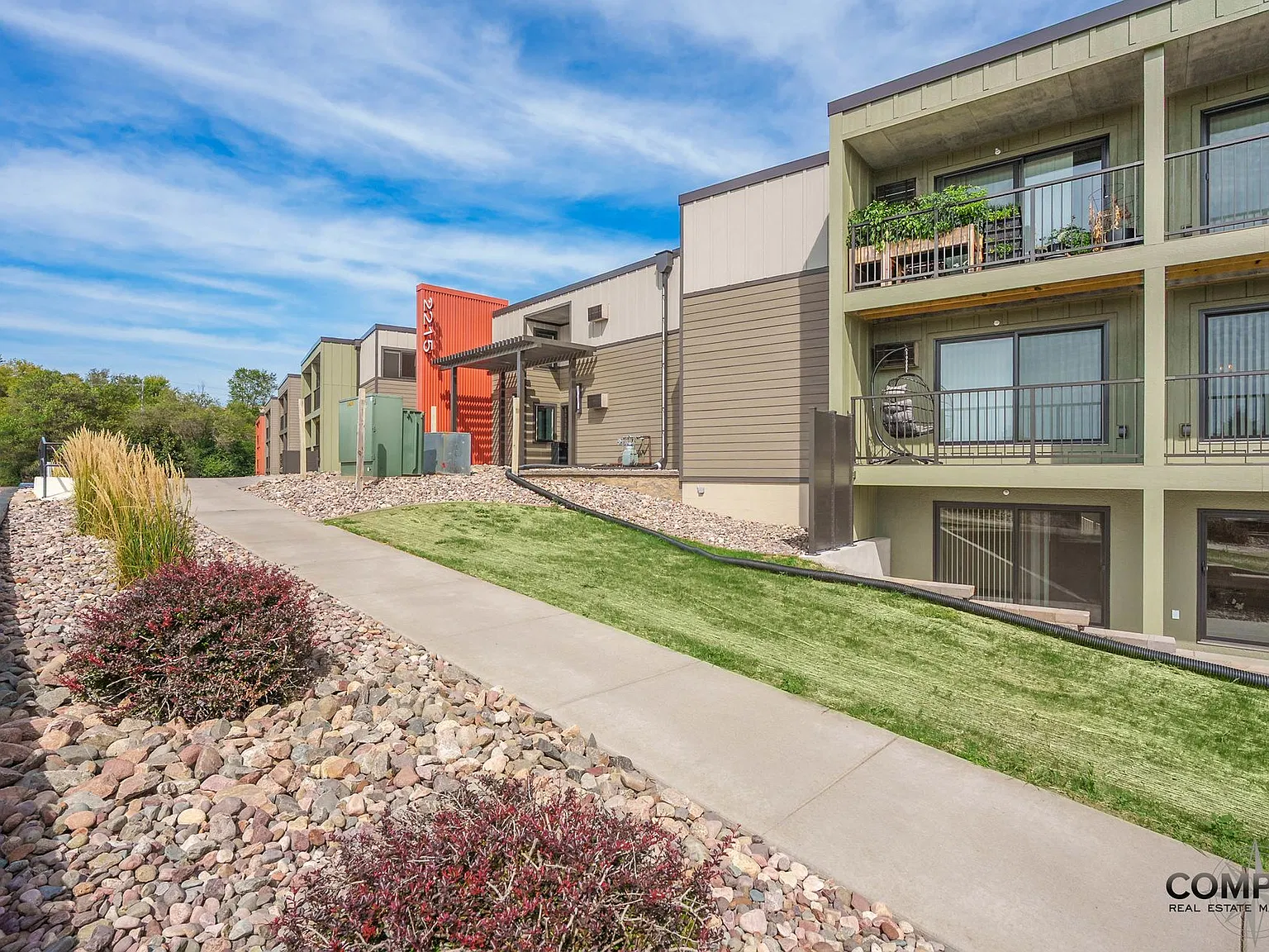 2215 - Westwinds Apartments — Photo 3