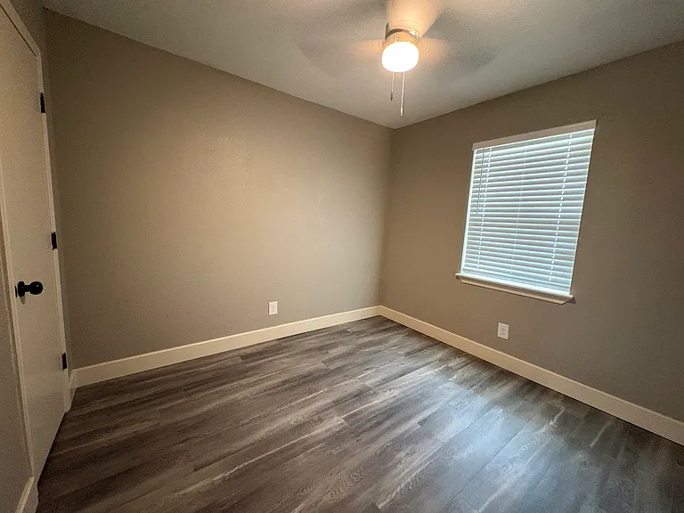 714 Upland Ln — Photo 14