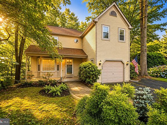 2nd image of 1649 Bennington Hollow Ln