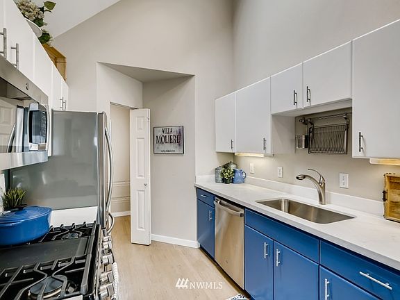 Vaulted ceilings give the kitchen an airy feel. 