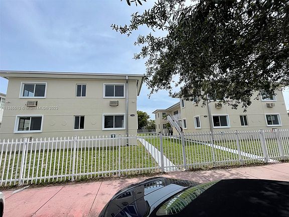 3rd image of 1120 Marseille Dr #1A
