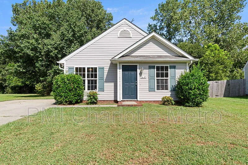 3 bed, 2.0 bath, $1,795 — Photo 2