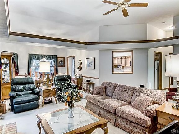 4th image of 7149 Hartcrest Ln