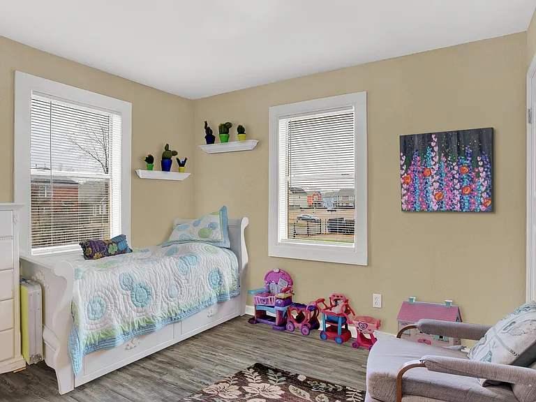 693 Looney Ave — Photo 6