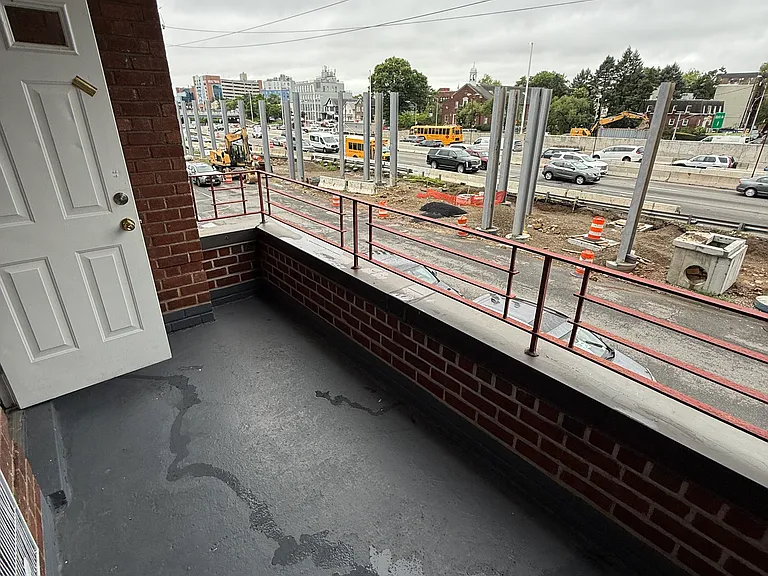 Main St — Photo 4