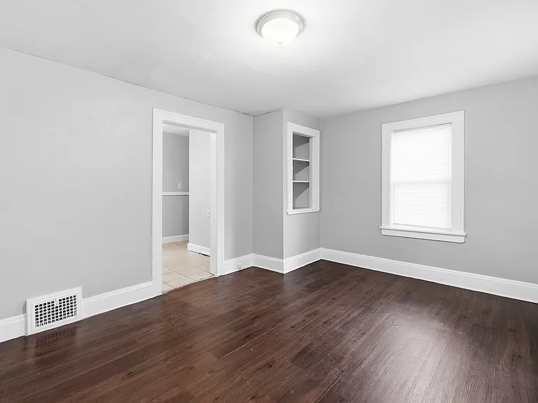 14399 Maple Ave — Photo 4