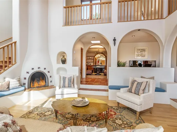 1677 Cerro Gordo Rd APT 9, Santa Fe, NM 87501