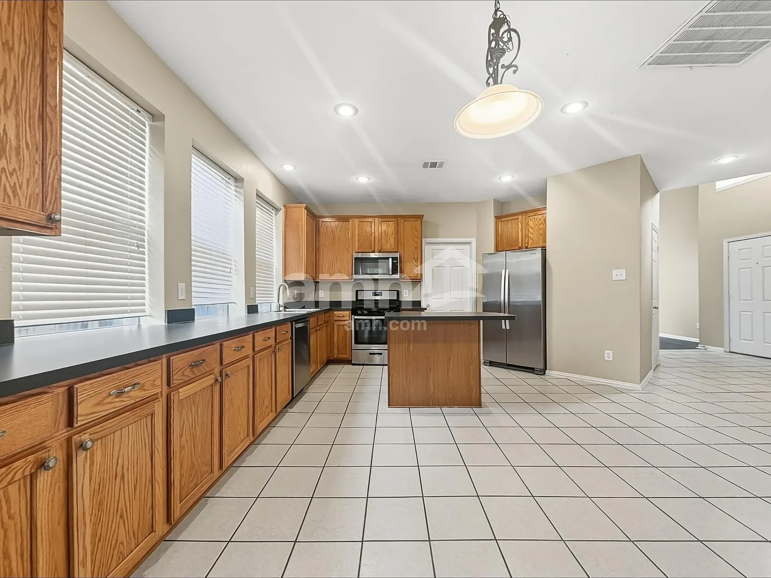 4 bed, 2.5 bath, 2278 sqft, $2,470 — Photo 3