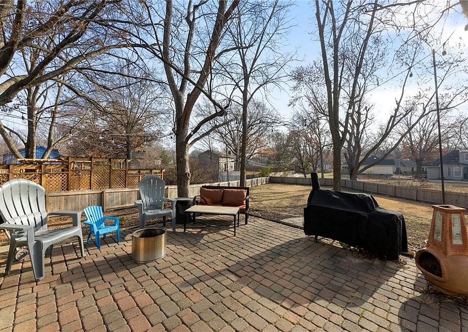 9609 Hardy St, Overland Park, KS 66212 | Zillow