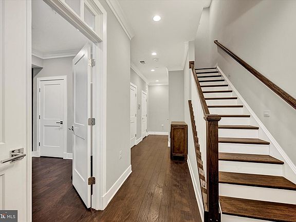 2nd image of 10316 Grosvenor Pl