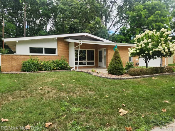 33904 Glenview Dr, Farmington, MI 48335