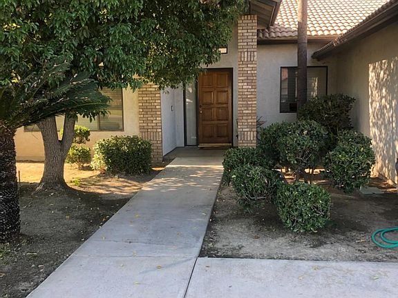 Front yard, entrance walkway.
