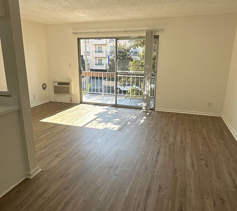 1st image of 400 S Kingsley Dr APT 214