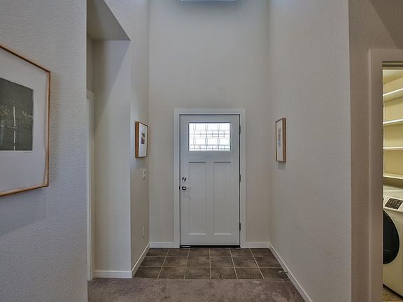 4th image of 274 Florencia Pl