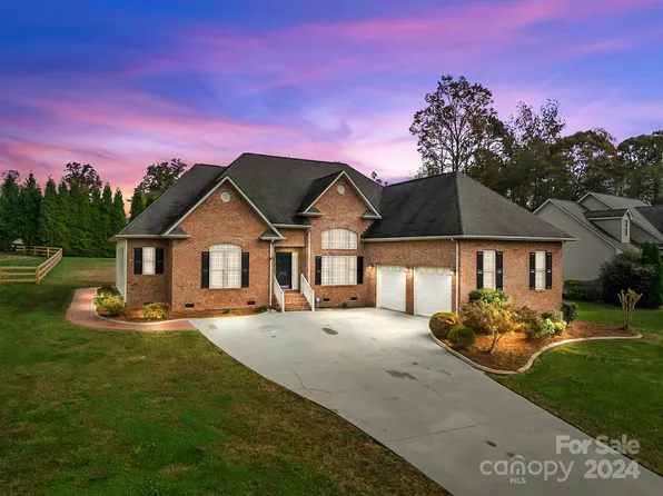 412 Autumnlight Dr, Salisbury, NC 28147