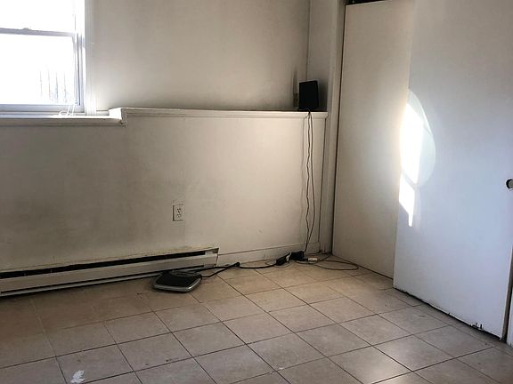 5th image of 3 Glasgow St APT D
