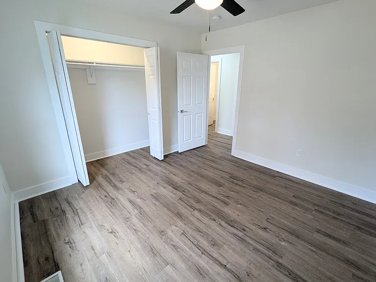 1109 Mills Ave — Photo 12