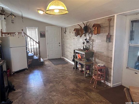 4th image of 301 WILLOW PARK GREEN
