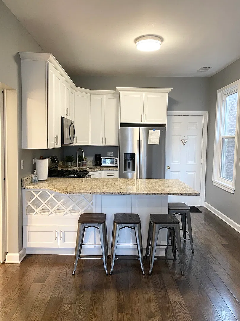 3 bed, 1100 sqft, $3,500 — Photo 2