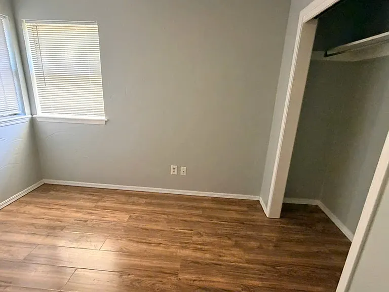 7917 S McKinley Ave — Photo 2