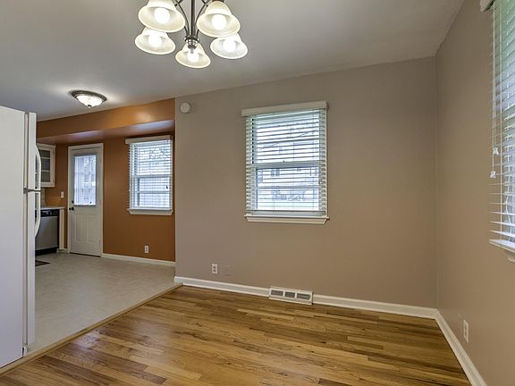 5th image of 11029 Leavenworth St