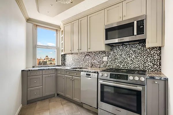 Sold by Compass | media 1