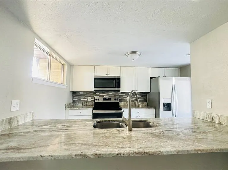 4016 Woodfern Dr #B-8 — Photo 8