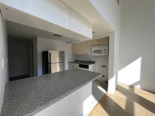 5th image of 371 Madison St APT 208