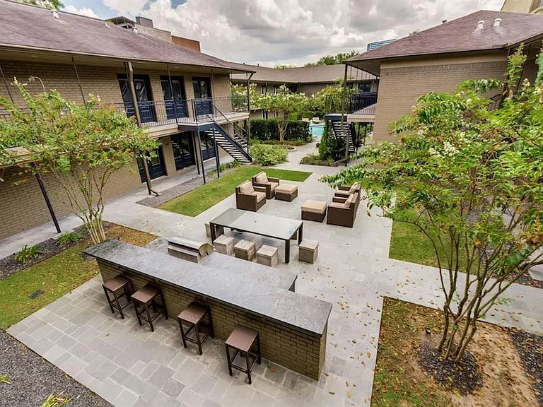1410 Hyde Park Blvd #101 — Photo 43