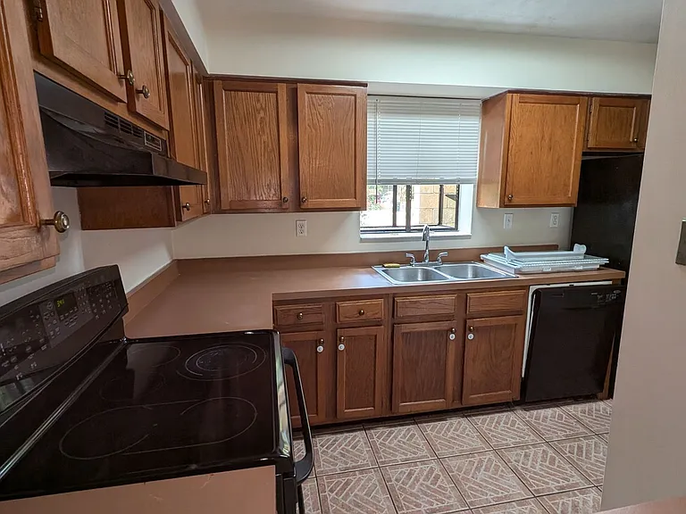 6943 SW 45th Ave — Photo 5