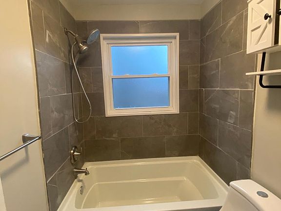 3rd image of 504 38th St SE #3
