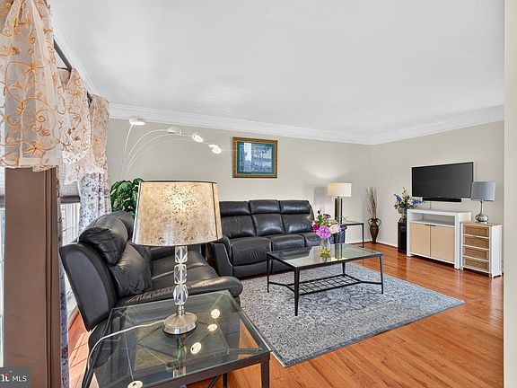 4th image of 134 Darling St