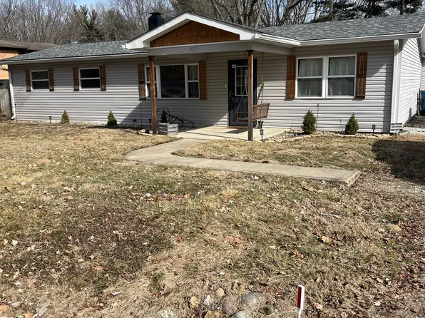 9555 Port Royal Dr, Martinsville, IN 46151