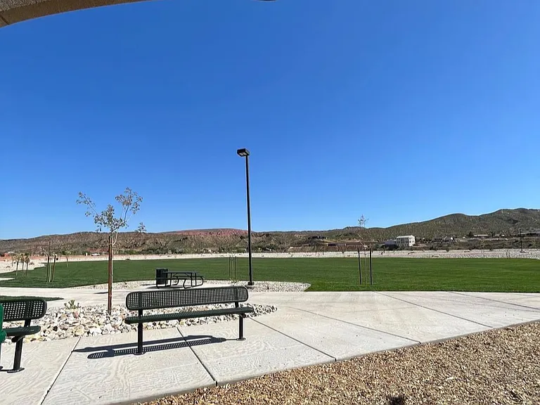 693 Taylor Creek Dr #1 — Photo 13