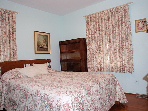 4th image of 1026 E Tripp Ave