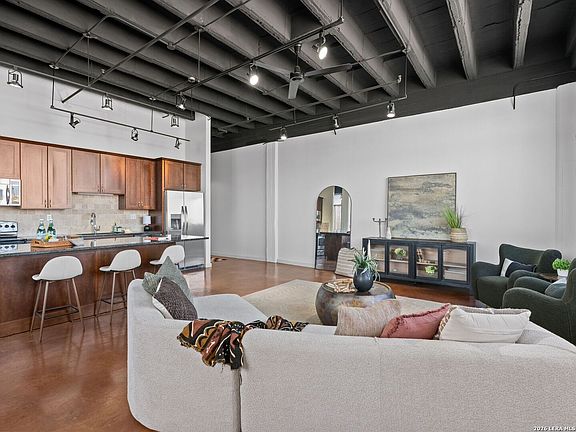 4th image of 1331 S FLORES ST #211